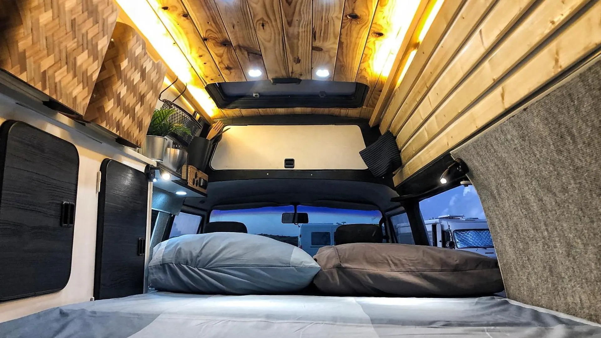 Furgoneta Camper Volkswagen White Villa Teguise  0*, Teguise (Lanzarote) Spain